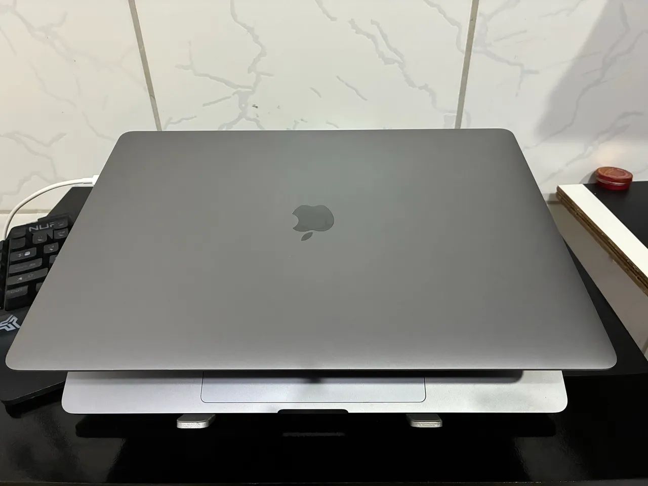 MacBook Pro 2019 i7 6-Core 16GB + 512 Impecável - Notebooks - Dois