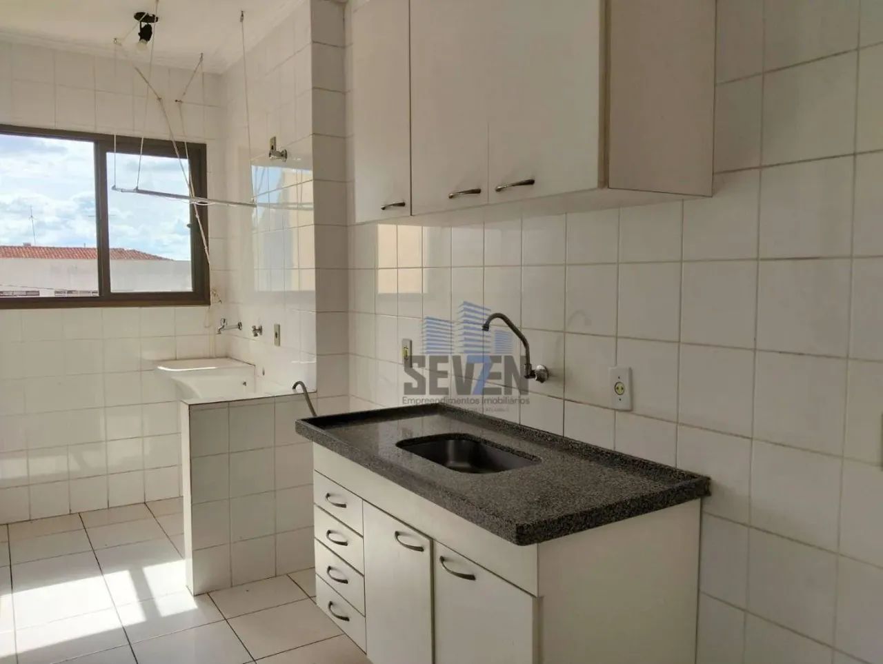 Apartamento com 1 Quarto no Edifício Torremolinos em Bauru