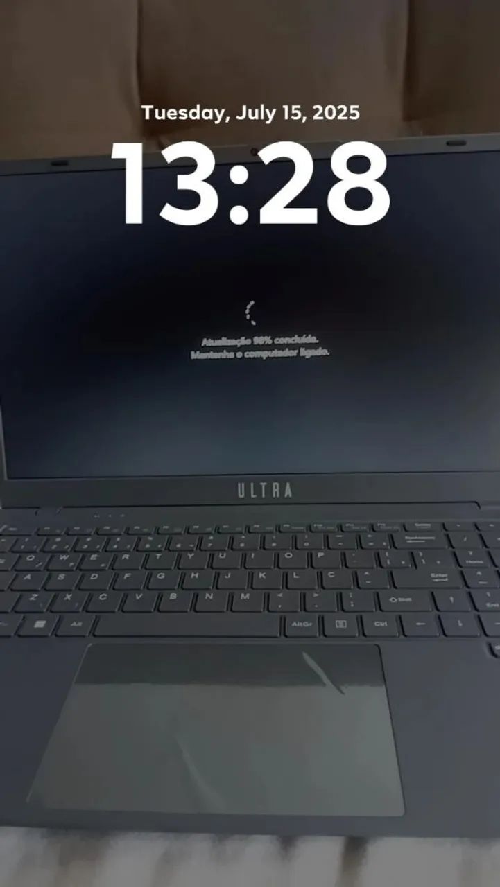 VENDO NOTEBOOK SEMI NOVO, OBS: Comprei ele por 3mil e pouco 