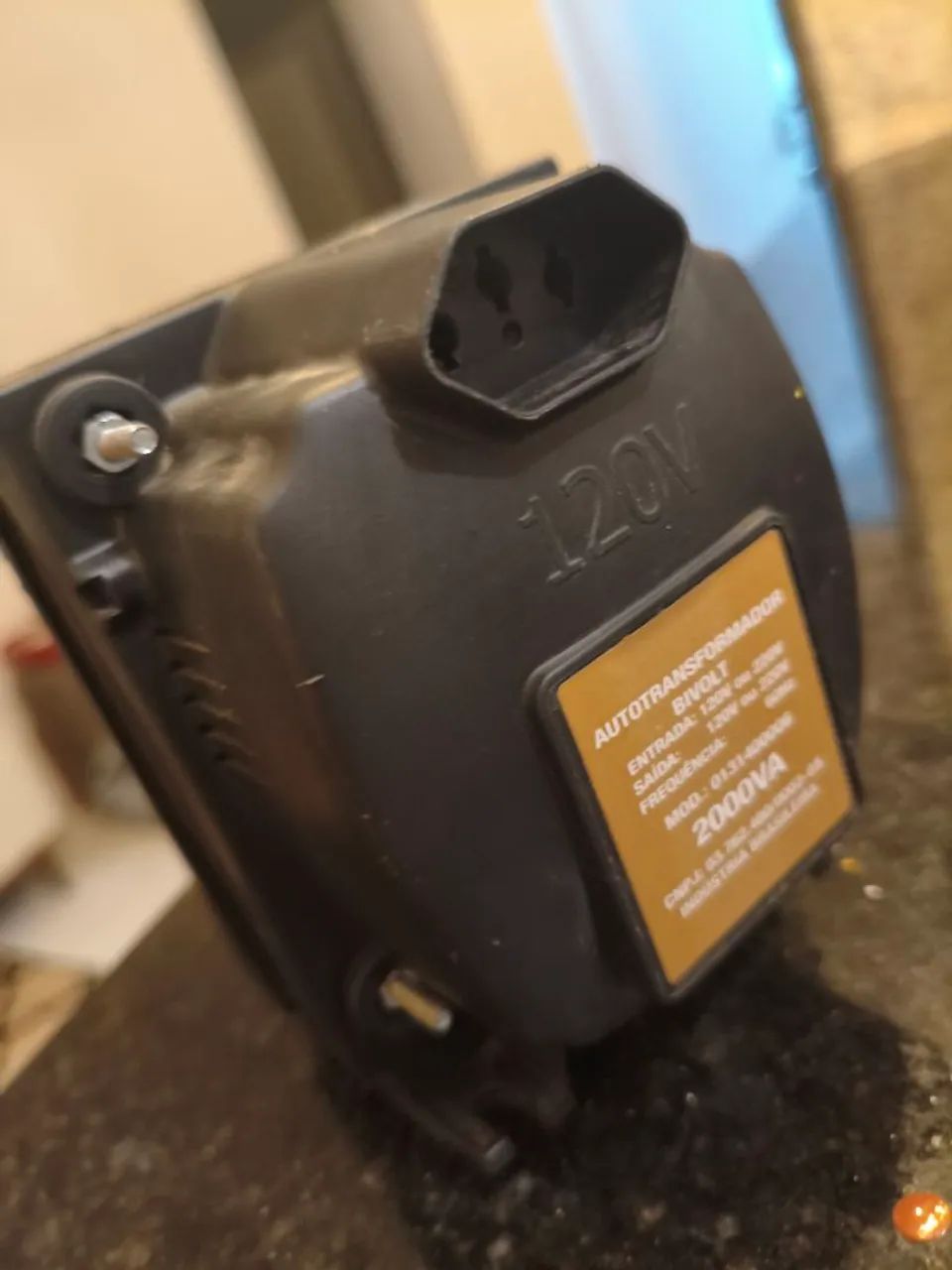 autotransformador bivolt de 2000VA. - Foto 2