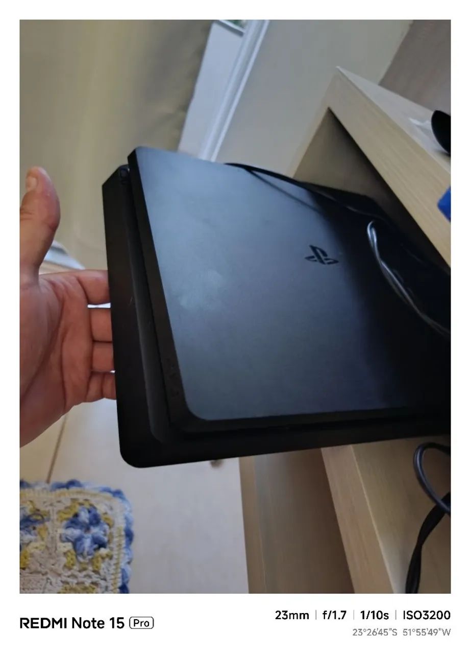 Ps4 slim com 2 jogos 