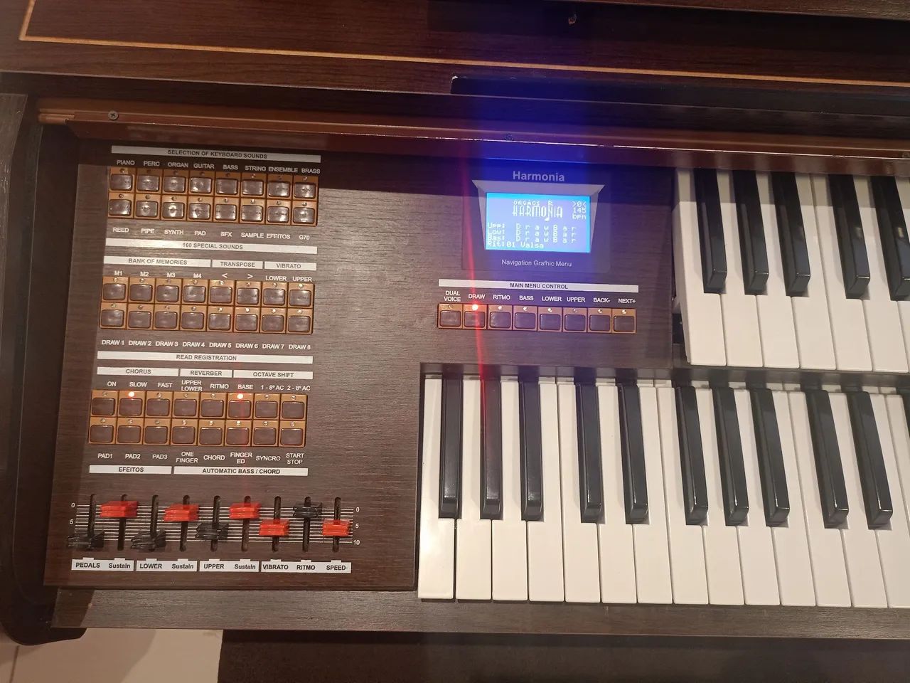 Vendo órgão eletrônico Harmonia hs90D - Foto 2