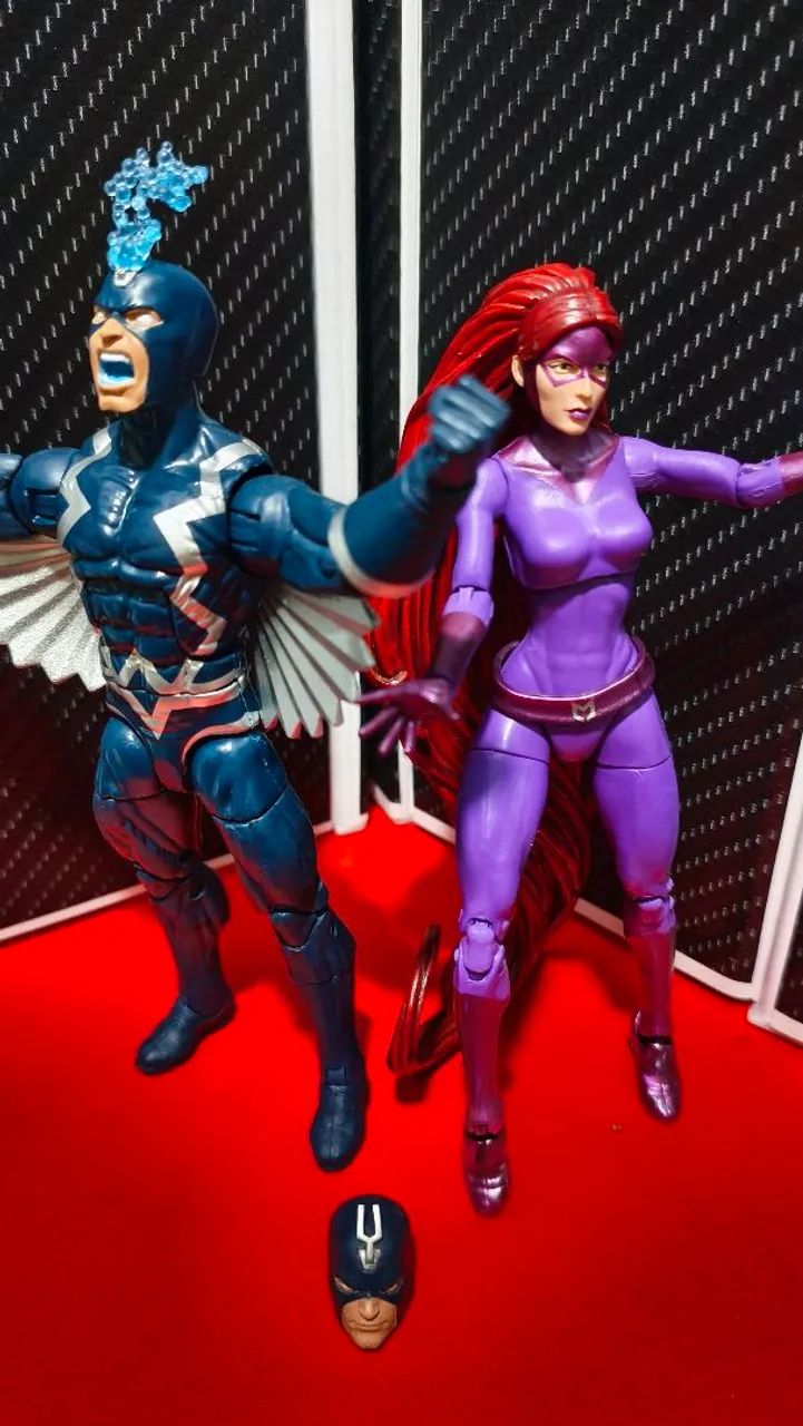 Raio Negro e Medusa Marvel Legends.