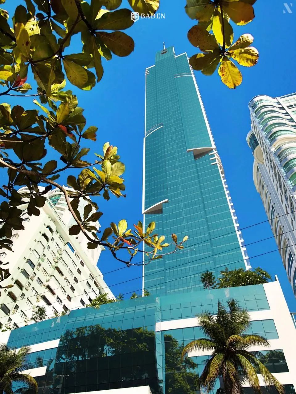 Apartamento 4 suítes / 3 vagas - One Tower