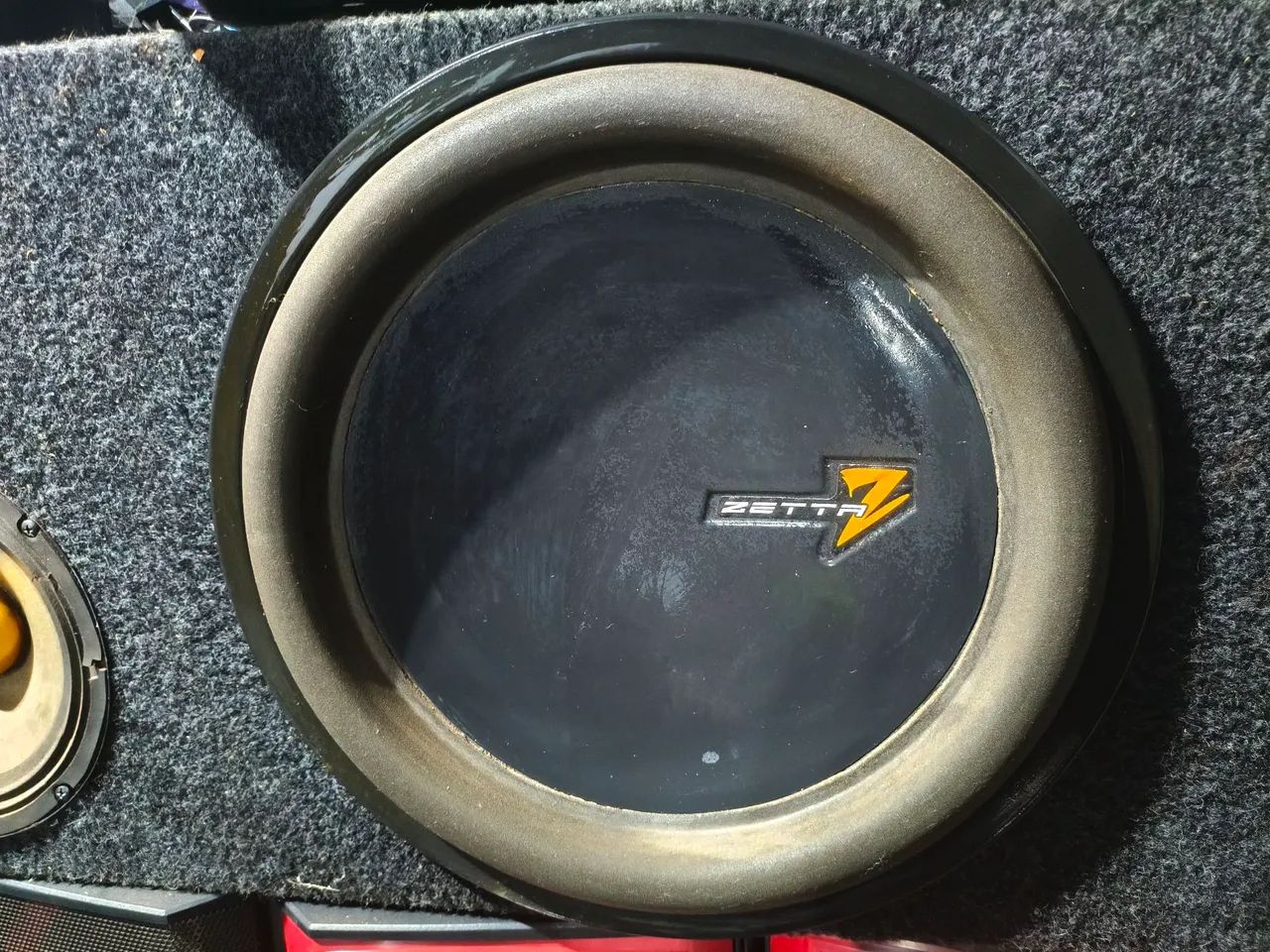 Zeta 15 polegadas 