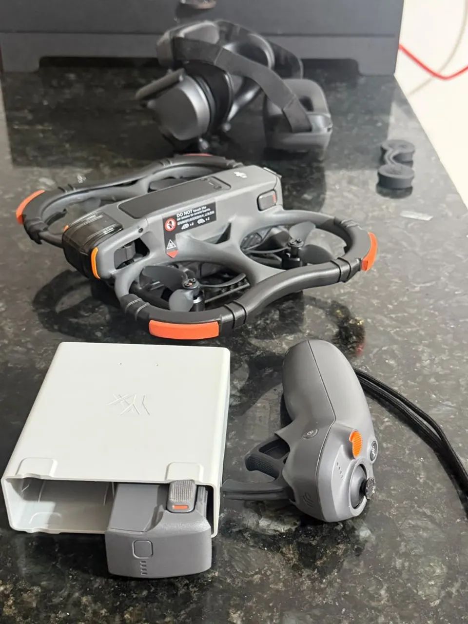 Drone Dji Avata 2 Fly More Combo Goggles 3 Motion 3 Cinza  - Foto 2