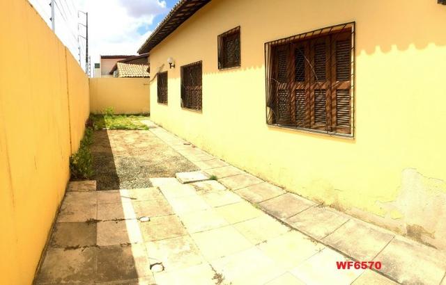 Casa plana no Castelão, 3 quartos, 6 vagas, deck com churrasqueira, - Foto 8