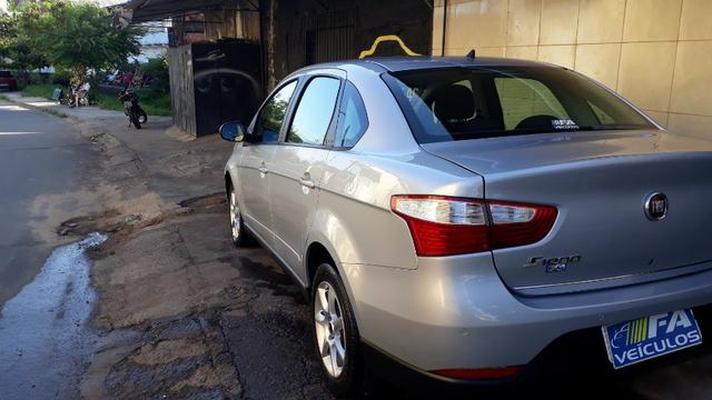 Fiat Grand Siena Actrattive 1.4 2014 - Foto 7