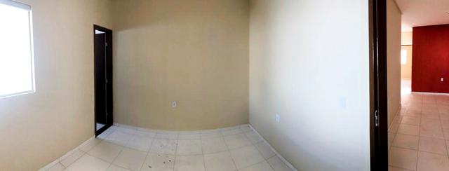 Casa no bairro Dom Avelar, com: // Rua asfaltada // 3 quartos, sendo uma suíte - Foto 2