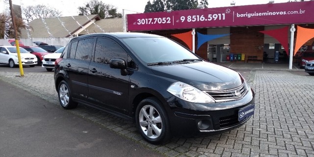 NISSAN TIIDA SL 1.8 16V MT PRETO 2010/2011