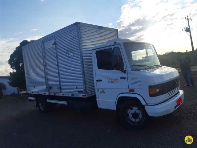 CAMINHÃO MERCEDES-BENZ MB 710