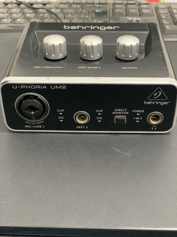 Interface de áudio UM2 behringer 