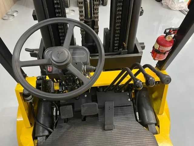 Empilhadeira GLP Caterpillar, capacidade 8.000Kg - Foto 5