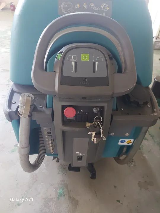 Lavadora de piso Tennant T600 - Foto 4
