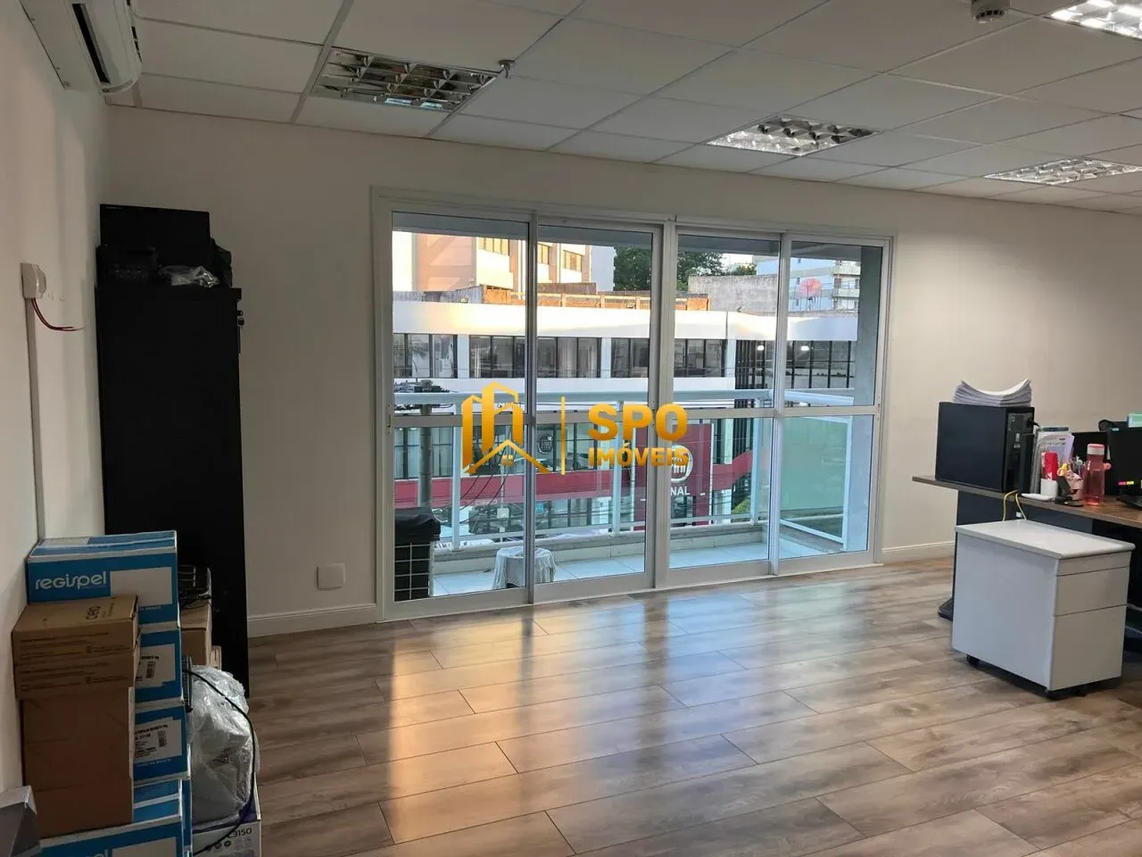 Duas salas unificadas à venda, no Cond Helbor Office, no Alto boa Vista, com 2 vagas