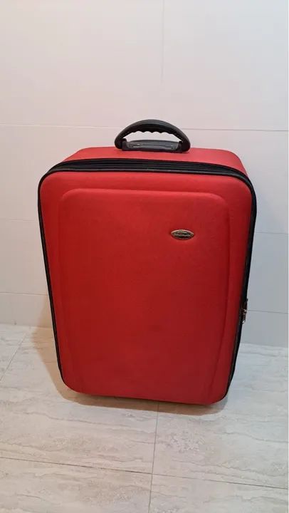 Mala de viagem grande vermelha