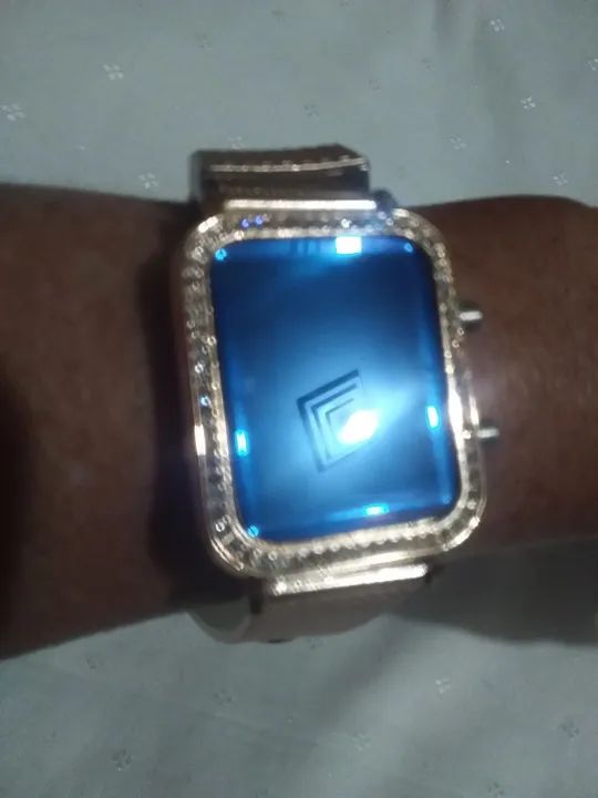 Relógio  feminino  digital  com strass - Foto 3