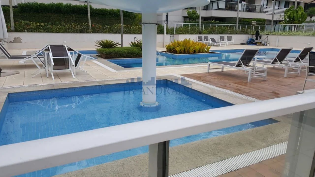 Recreio dos Bandeirantes, condomínio com lazer, cobertura 3 quartos para alugar ou vender.