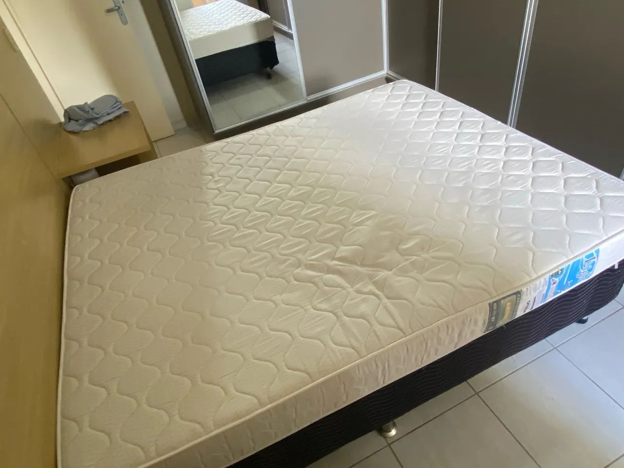 Colchão Semi novo Ortobom queen densidade 33 selado - Foto 5