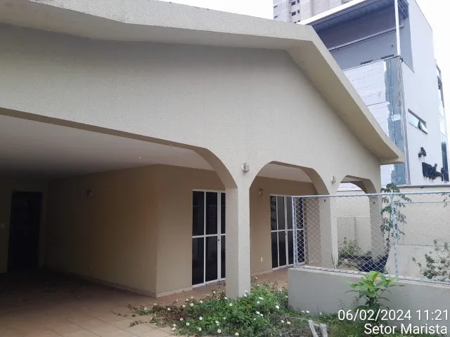 Casa com 449m² de terreno no Setor Marista