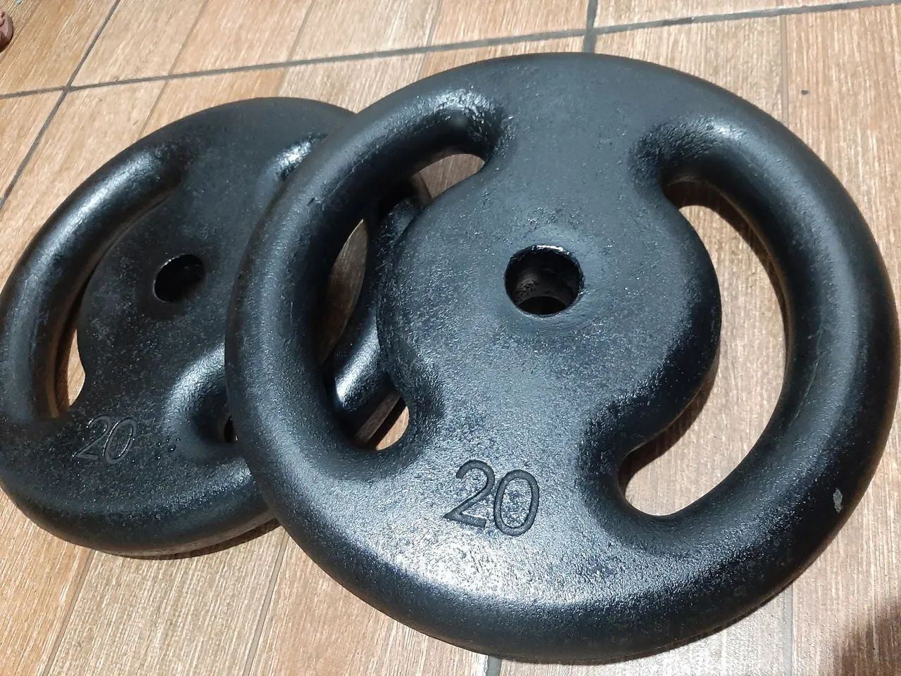 anilhas vazadas ferro maciço de 20kg. 3x sem juros no crédito ?