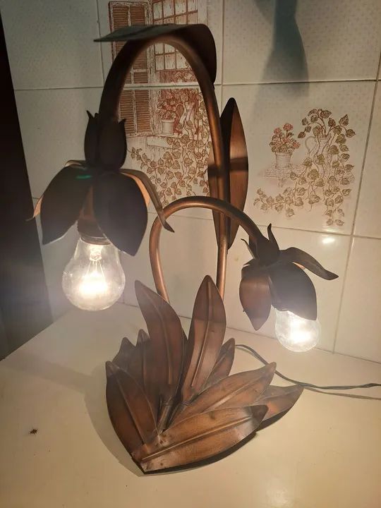 Abajour  em Metal com Flores