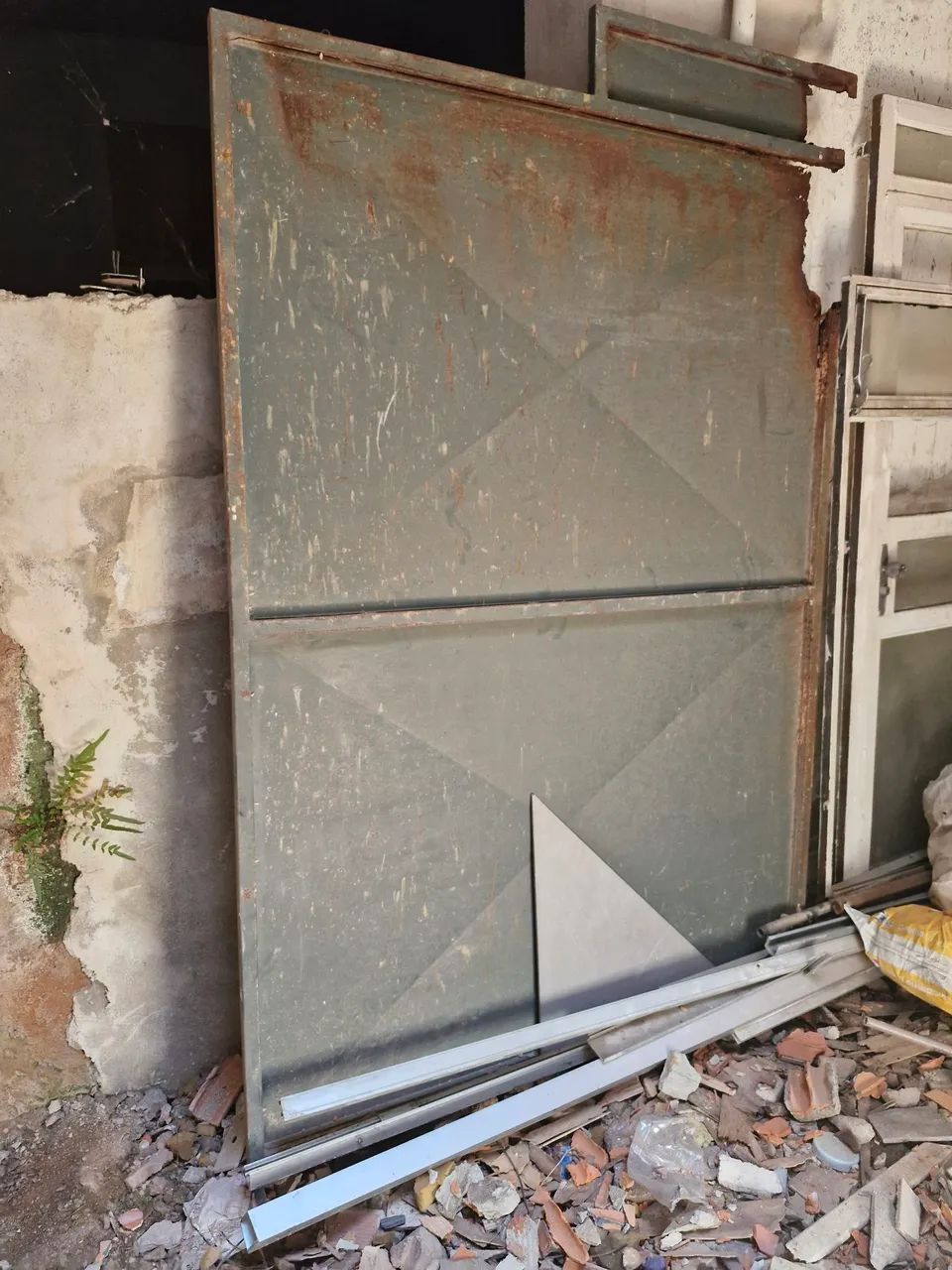 portão ferro 2,07 alt/1,45 largura64319185333251120