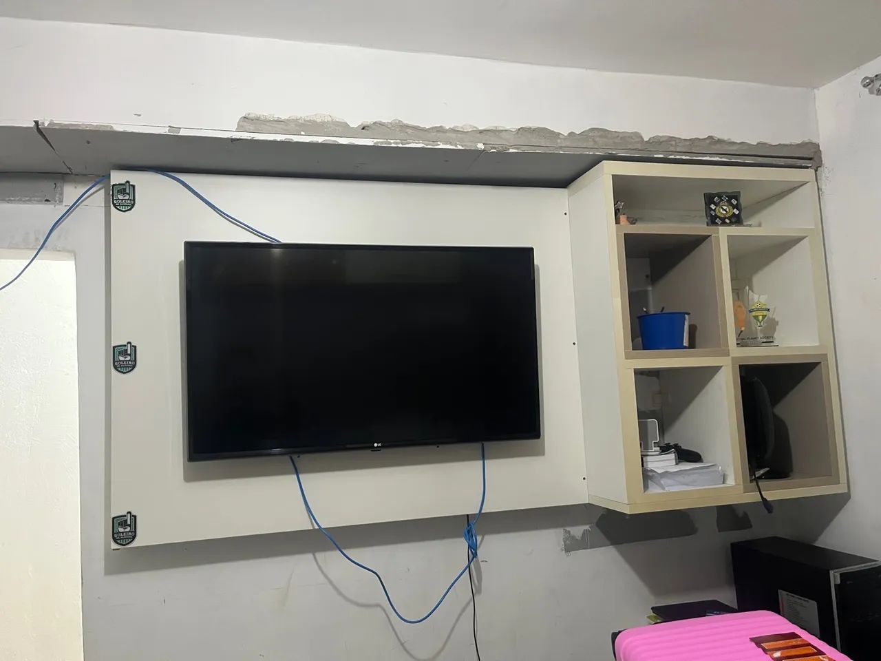 TV LG 43 polegadas + painel e nichos 