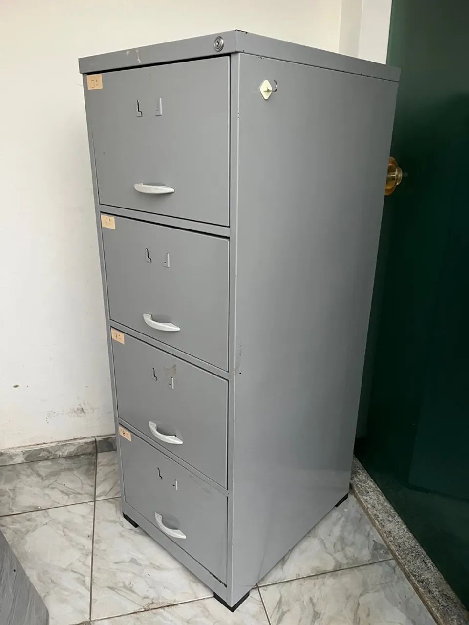 Gaveteiro de Aço Cinza com 4 Gavetas