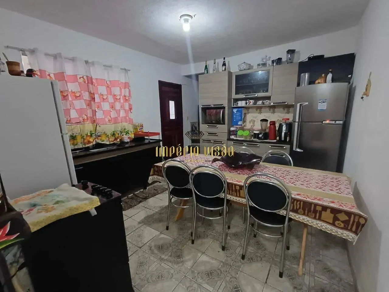 Sobrado à venda com 4 dormitórios, 2 cozinhas e quintal amplo no Jardim Varam - Suzano - S