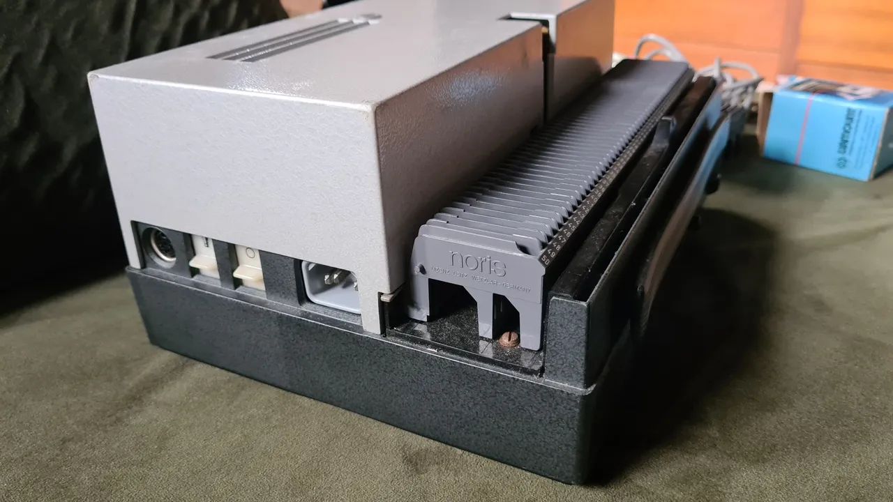 Projetor Leitz Wetzlar Pradovit color - Foto 3