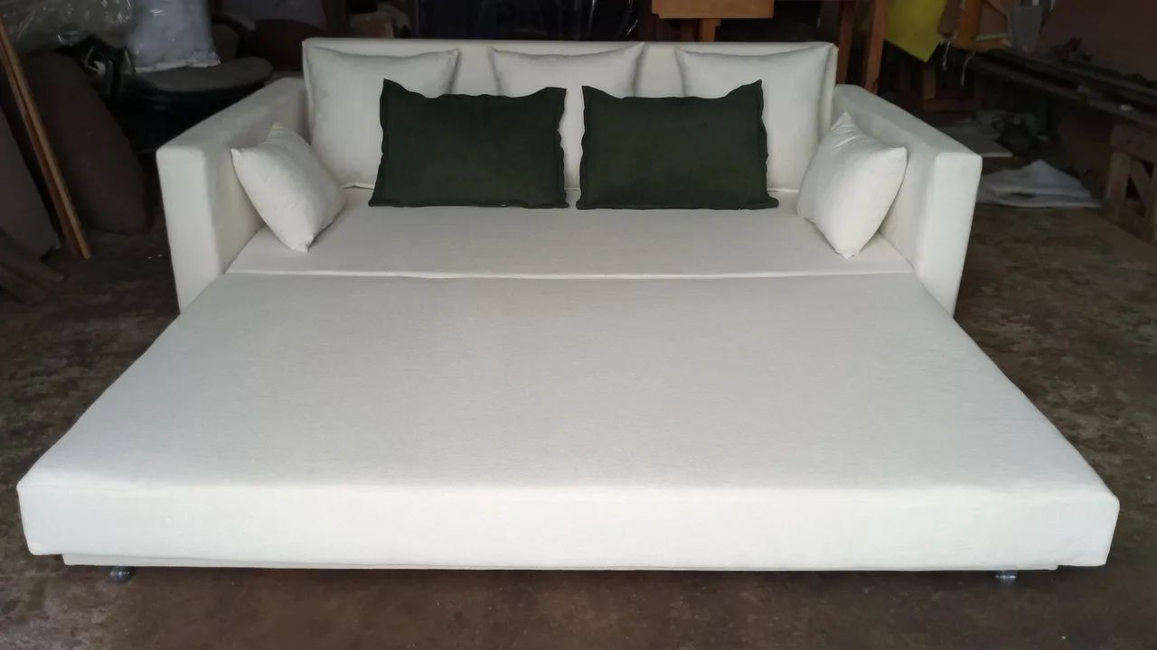 Sofá cama moderno branco com almofadas - Foto 4