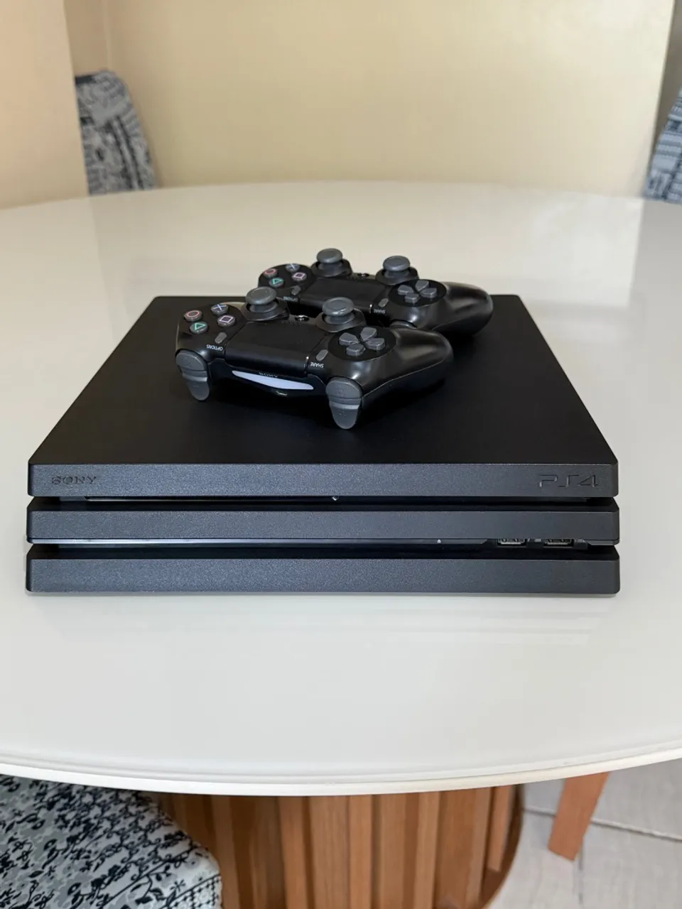 PS4 Pro 1TB + Controles e Jogos - ÓTIMO ESTADO!