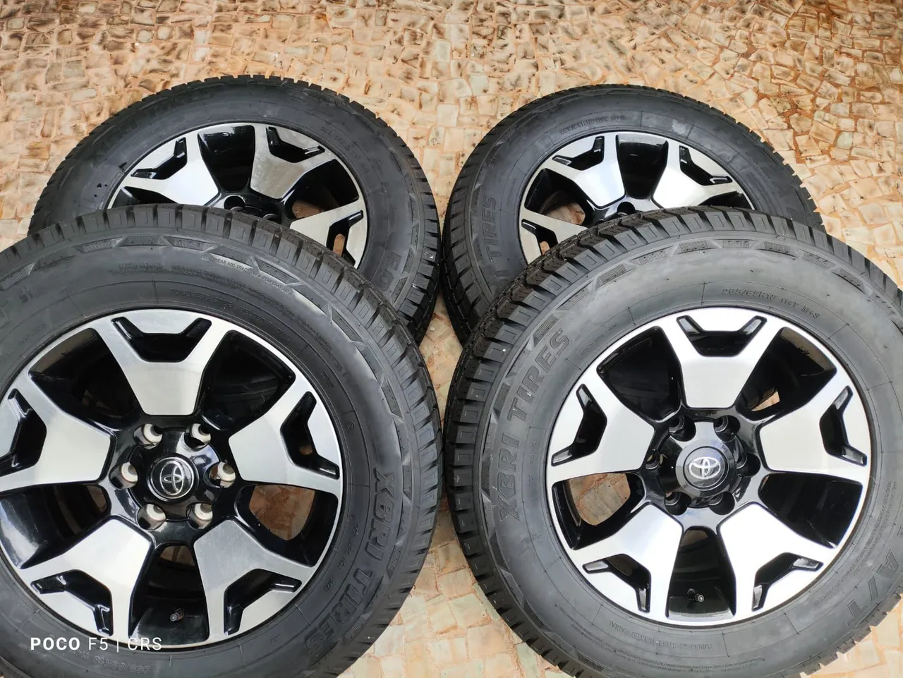 RODAS HILUX aro 18 com pneus zeros