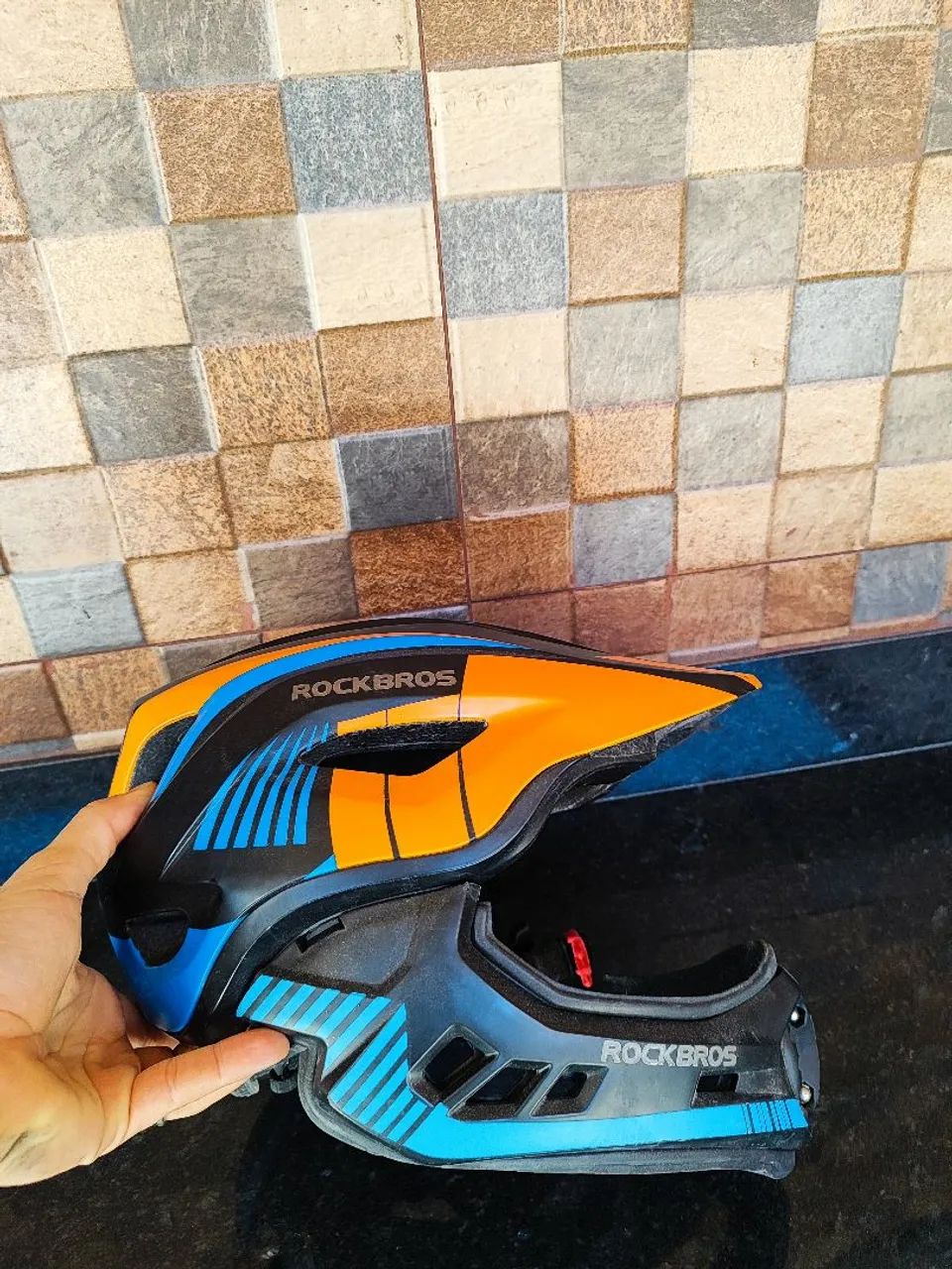 Capacete MTB Rockbros com queixeira removível - Foto 4
