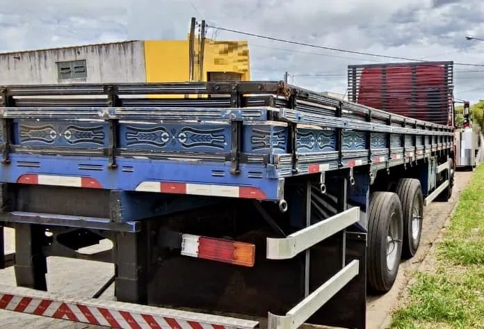 Mb atego 2425 6x2/carroceria/2011 - Foto 4