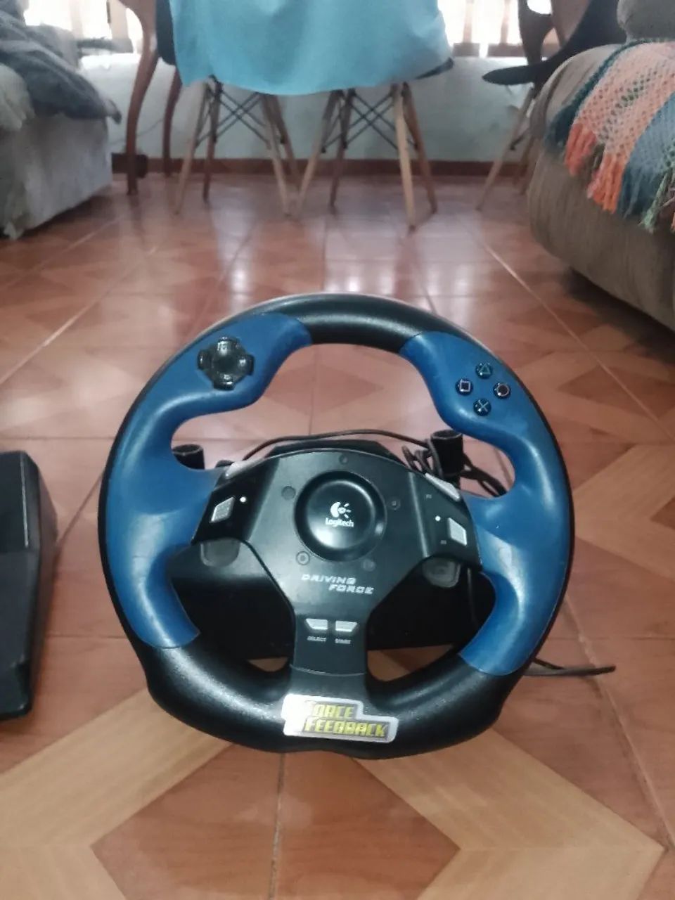 Volante Logitech Driving Force para Consoles