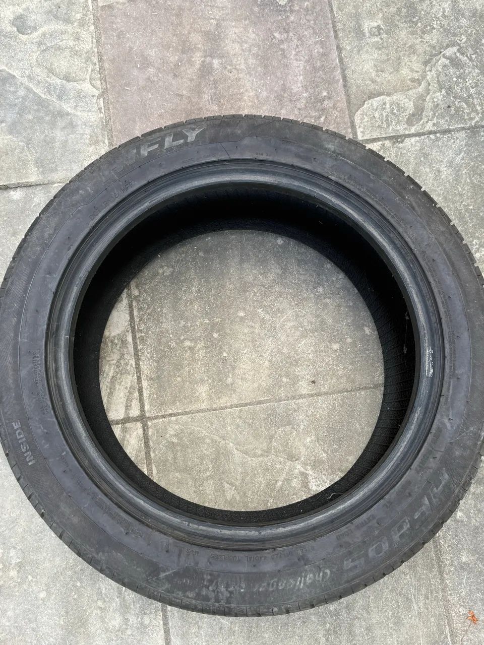 VENDO PNEU EM ÓTIMO ESTADO - Foto 2