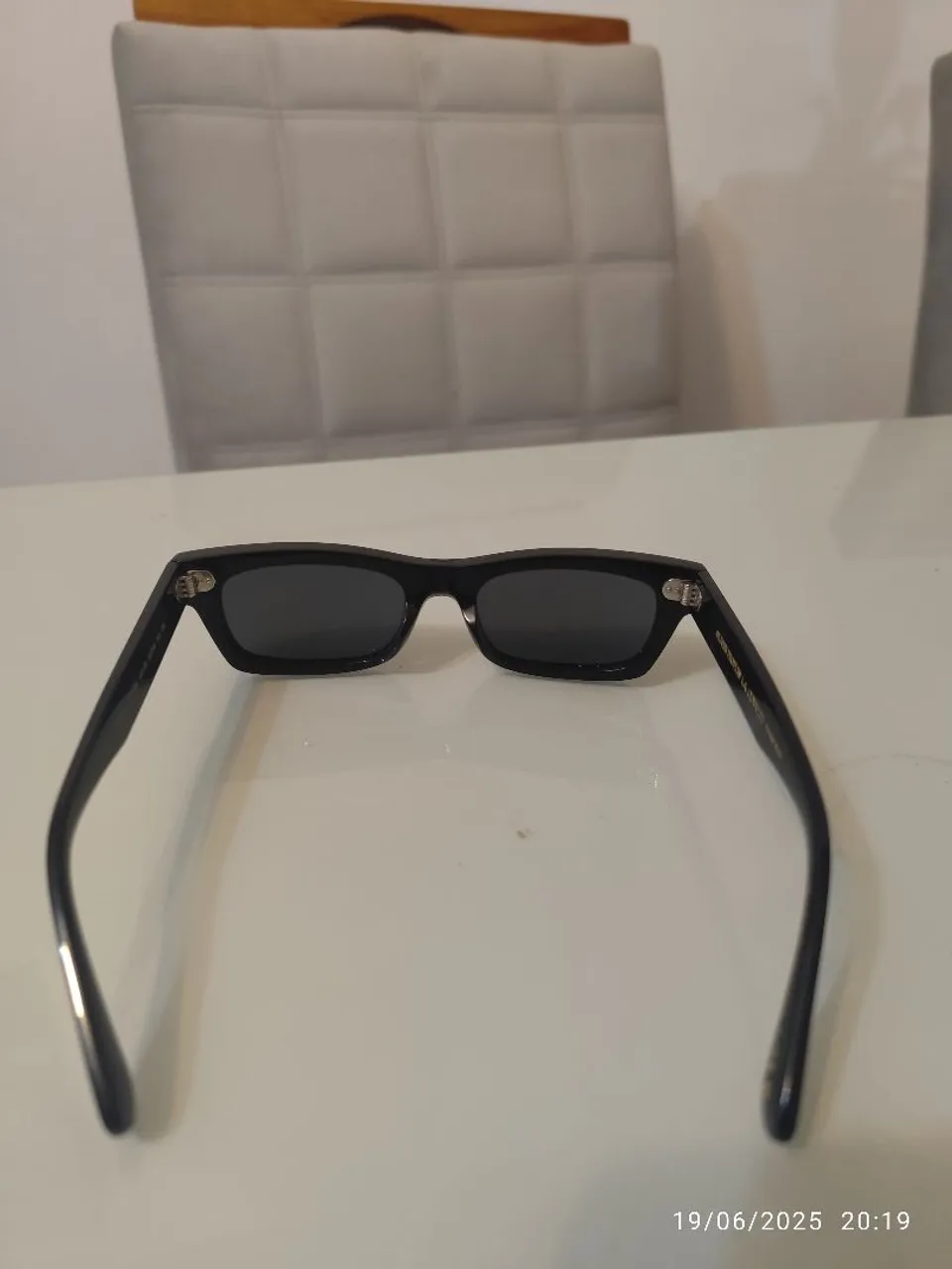 Óculos de Sol Clássico - Design Elegante