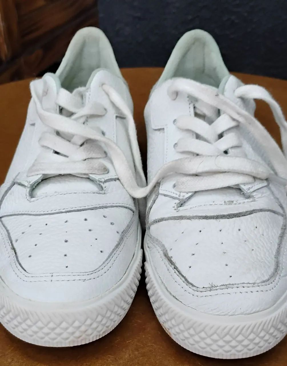 Tênis em couro via mia número 35 - Foto 4