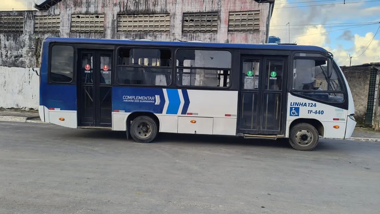 Micro ônibus ibrava motor mwm serie 12,  ano 2010 - Foto 4