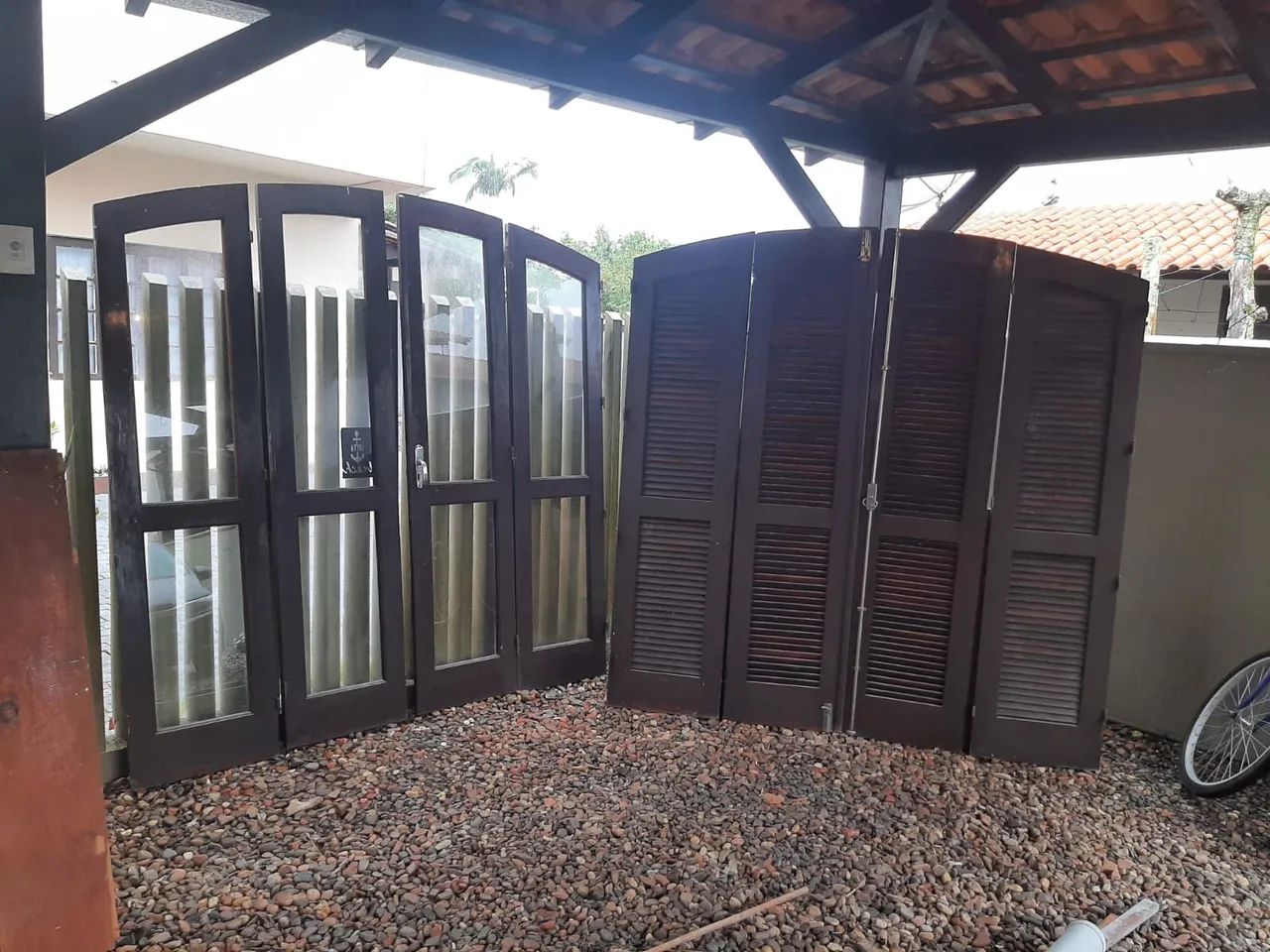 Portas de veneziana, com vidro, completo madeira 