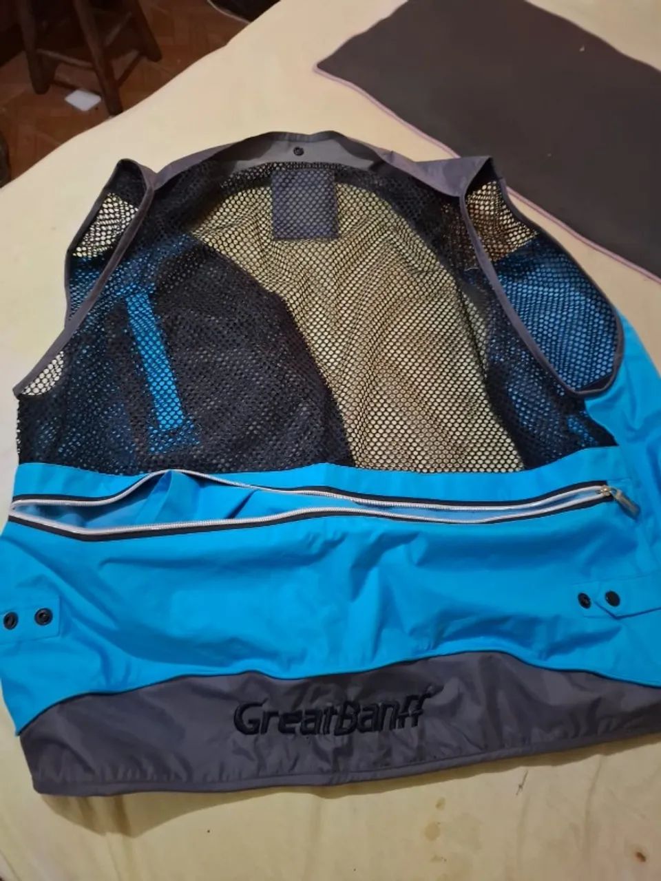 Colete de Pesca Daiwa Greatbank semi novo - Foto 2