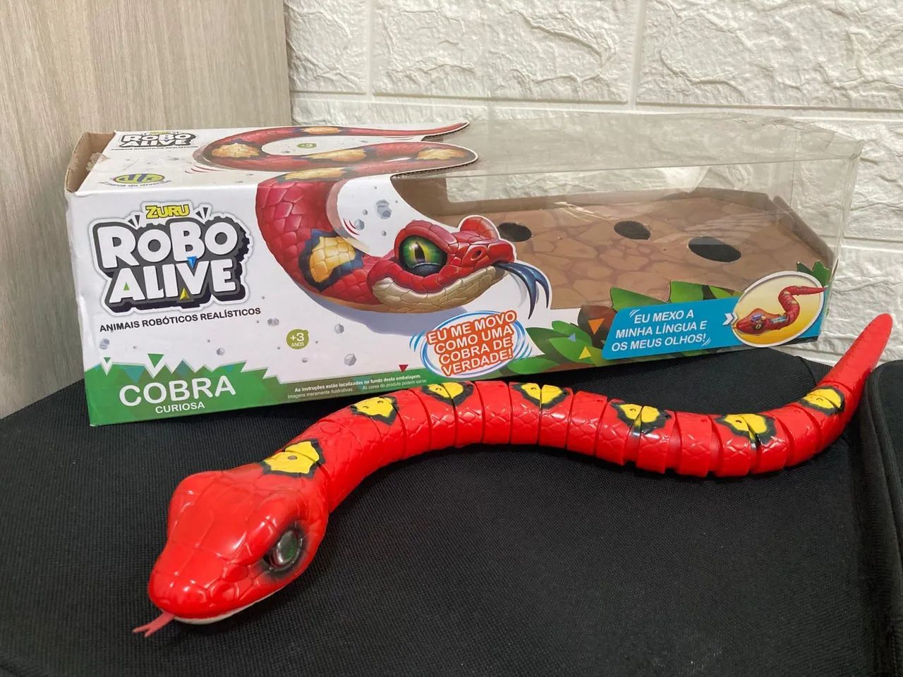 Robô Alive Cobra vermelha