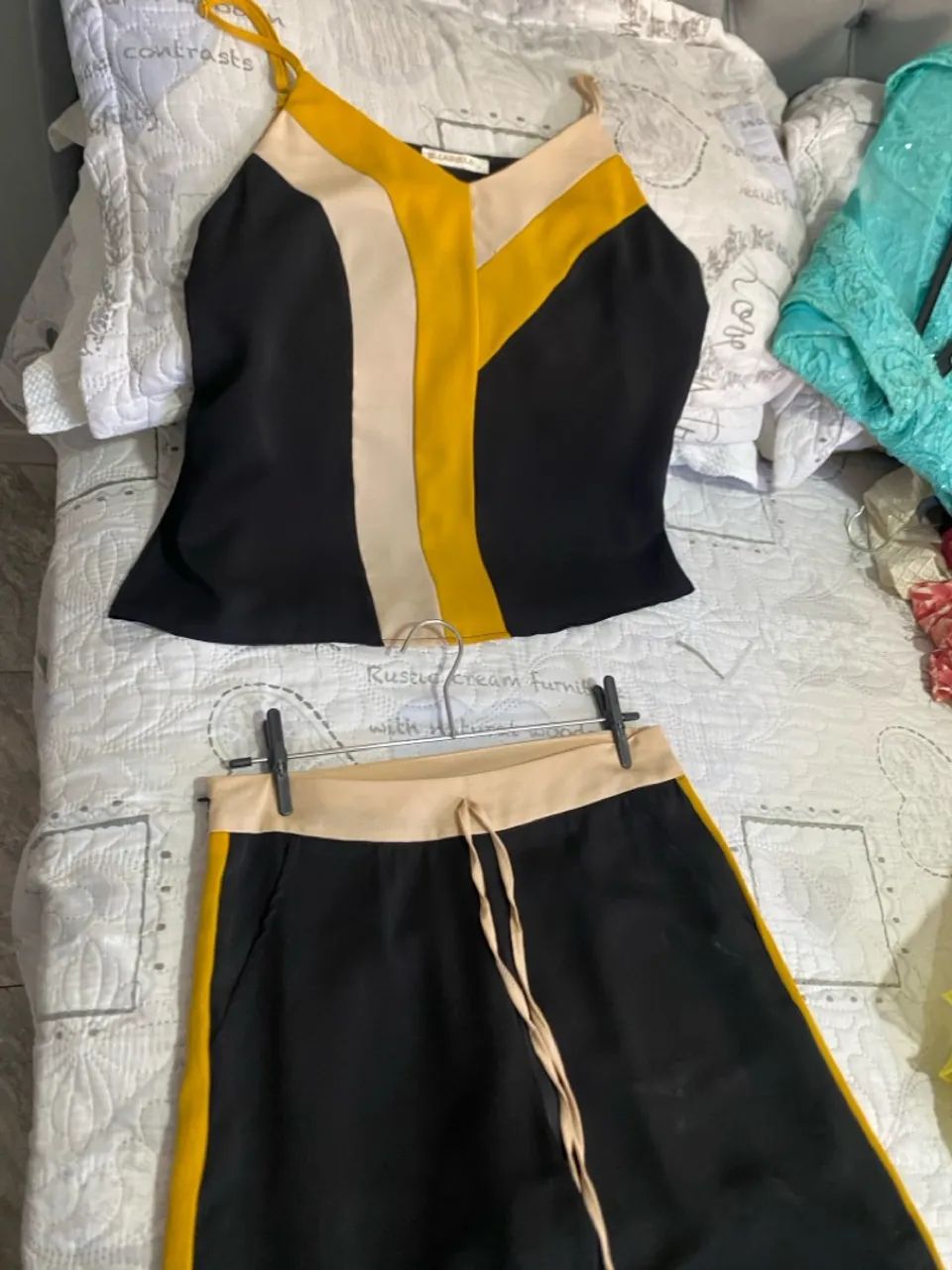 Conjunto: Calça e Blusa Preta- tamanho M  - Foto 2