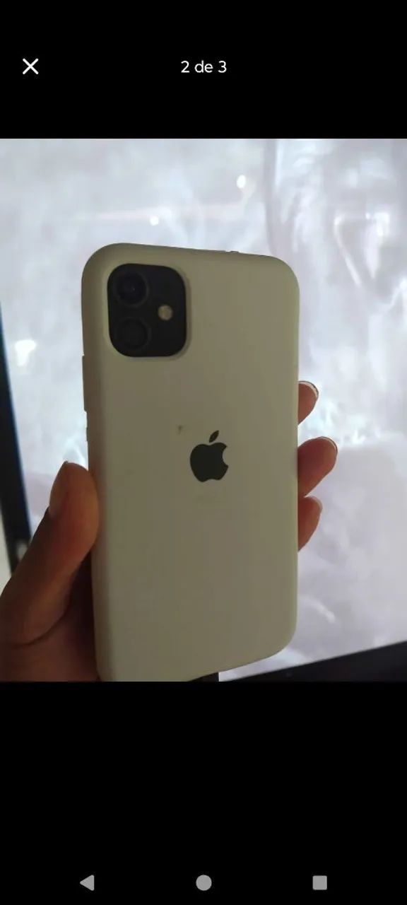 iPhone 11.    Bateria  93% 