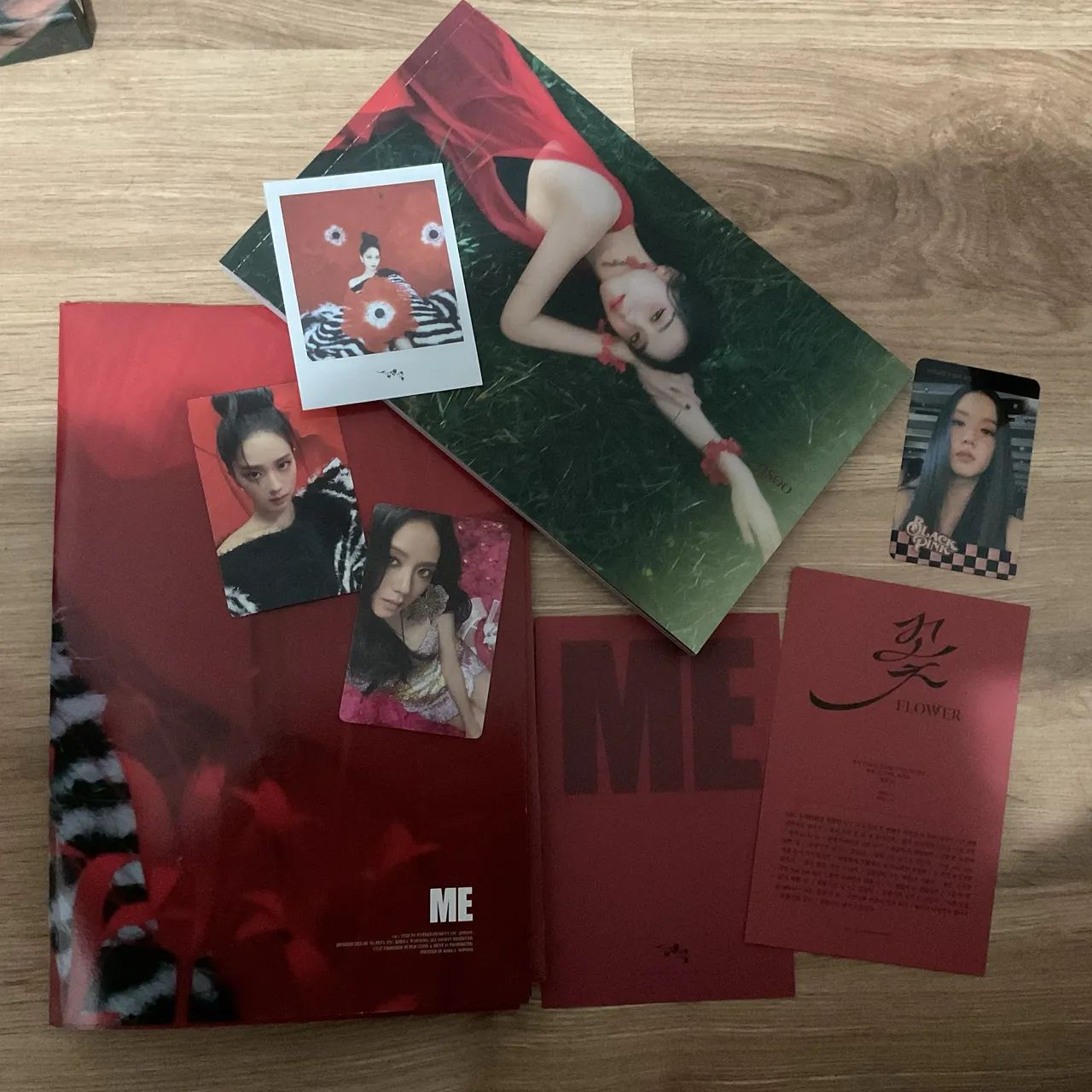 Álbum Jisoo (BLACKPINK) - ME (RED ver.) 1° edição + Pôster e brindes - Foto 2