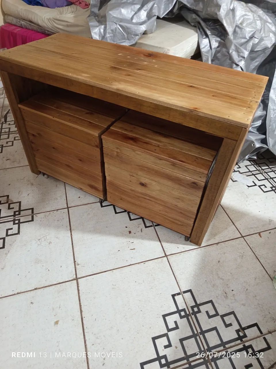 Mesa com baú  de paletes