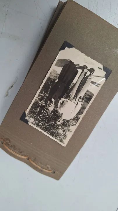 Álbum de fotos antigo todas preto e branco  - Foto 2