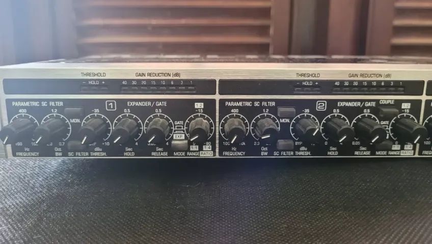Multigate Pro XR4400 Quad Gate/Expander Behringer Baixei pra vender logo - Foto 4